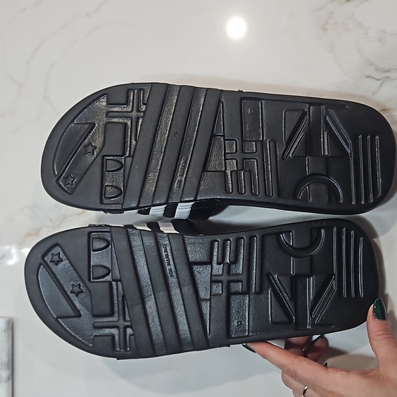 Adidas slippers - Picture 5 of 5